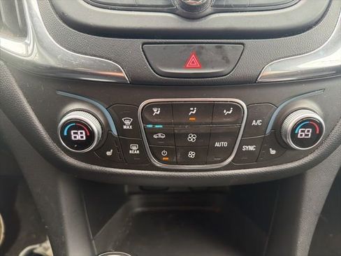 Certified 2018 Chevrolet Equinox LT image 19