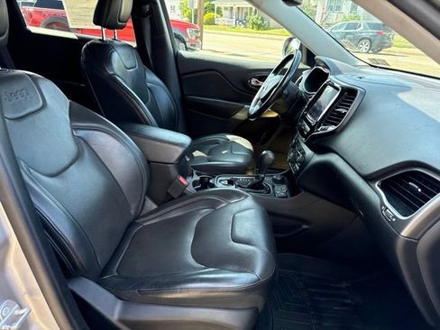 Used 2019 Jeep Cherokee Limited AWD/4WD image 33