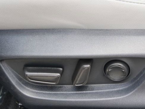 Used 2025 Toyota Camry SE FWD image 31