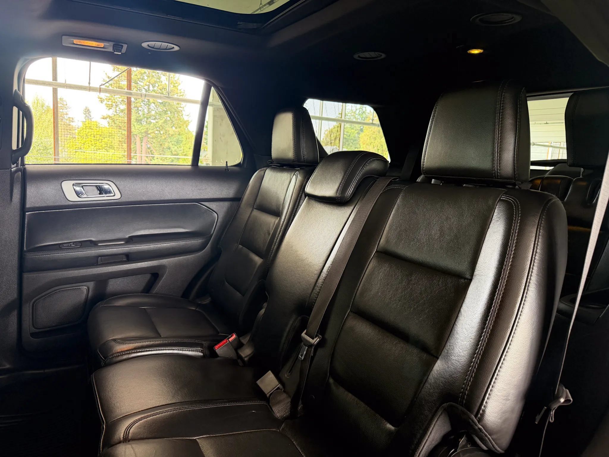 Used 2015 Ford Explorer XLT w/ Equipment Group 202B FWD image 20
