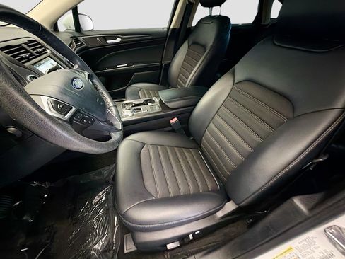 Used 2018 Ford Fusion SE w/ Equipment Group 201A FWD image 11