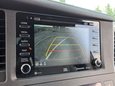 Used 2019 Toyota Sienna Limited Premium FWD image 24
