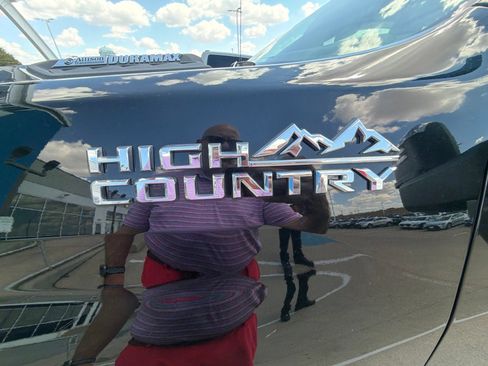 Used 2025 Chevrolet Silverado 3500 High Country w/ High Country Premium Package AWD/4WD image 4