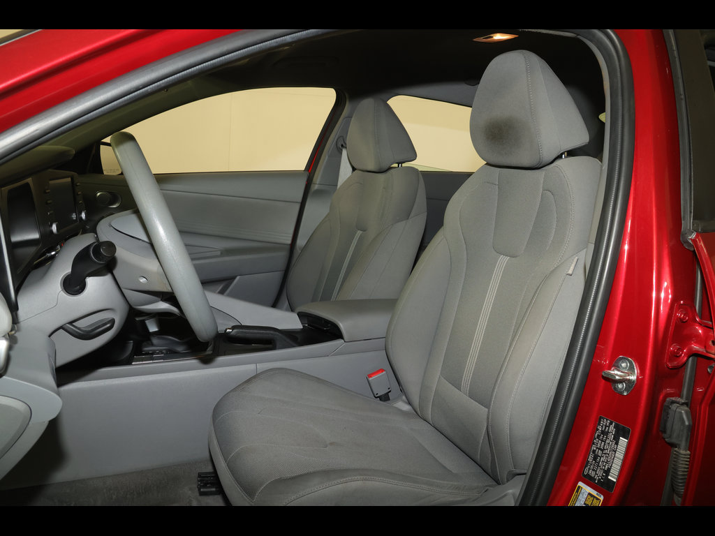 Used 2024 Hyundai Elantra SE FWD image 12