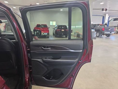 Used 2023 Jeep Grand Cherokee Limited AWD/4WD image 29