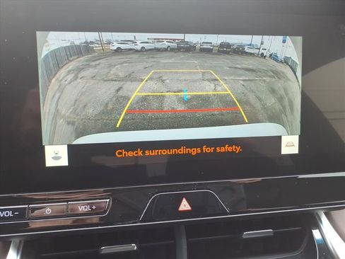 Used 2024 Toyota Venza image 27