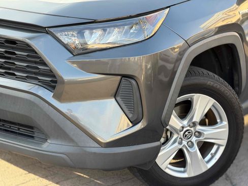 Used 2021 Toyota RAV4 LE AWD/4WD image 6