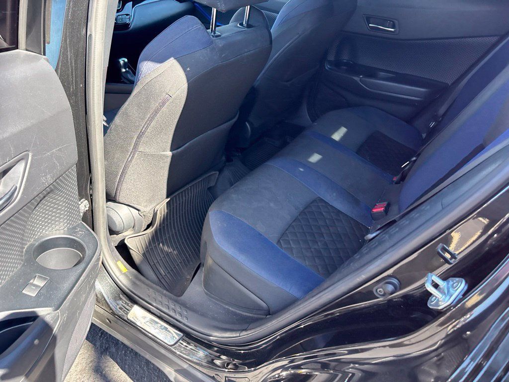 Used 2022 Toyota C-HR XLE FWD image 11