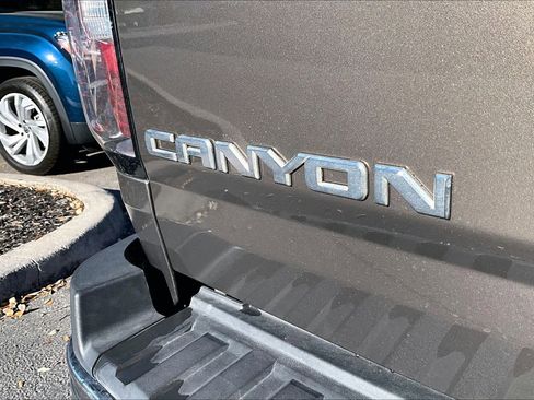 Used 2015 GMC Canyon SLT w/ Driver Alert Package image 10
