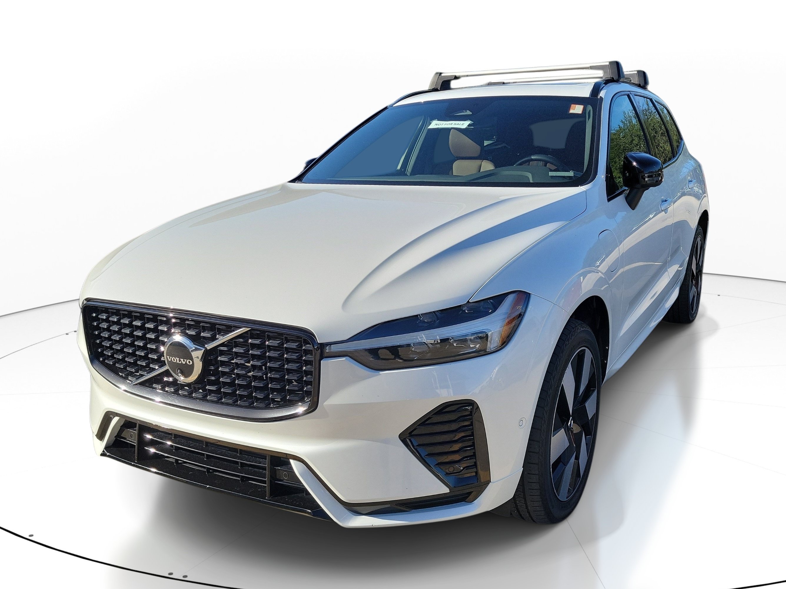 Used 2025 Volvo XC60 T8 Plus w/ Protection Package Premier AWD/4WD image 3