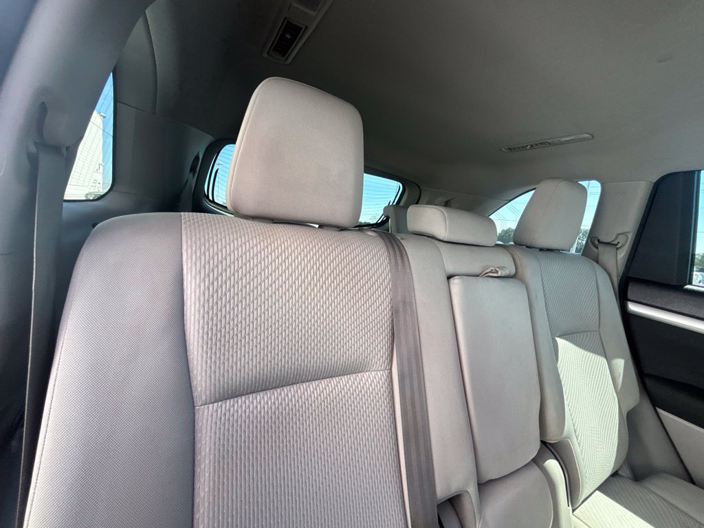 Used 2017 Toyota Highlander LE FWD image 25