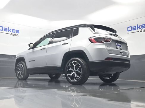 Used 2025 Jeep Compass Limited AWD/4WD image 40