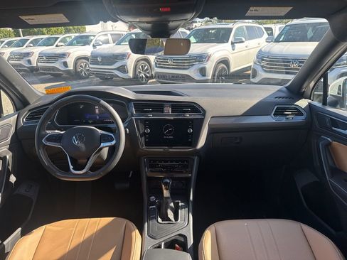 Used 2024 Volkswagen Tiguan SE image 10