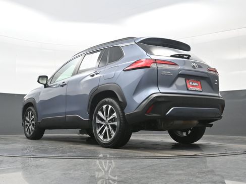 Used 2022 Toyota Corolla Cross XLE image 32