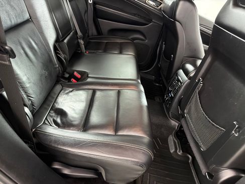 Used 2017 Jeep Grand Cherokee Limited image 24