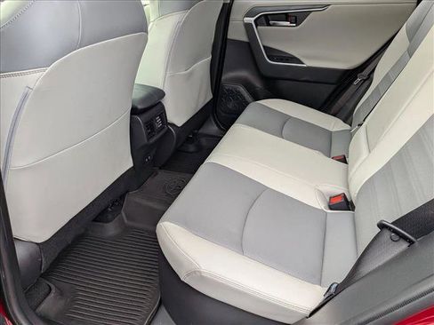 Used 2020 Toyota RAV4 Limited image 18