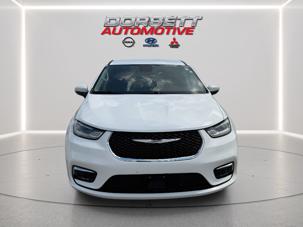 Used 2023 Chrysler Pacifica Touring-L FWD image 2