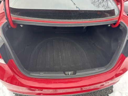 Used 2013 Hyundai Elantra SE image 32