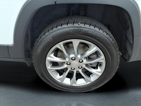 Used 2019 Jeep Cherokee Latitude Plus w/ Trailer Tow Group image 5