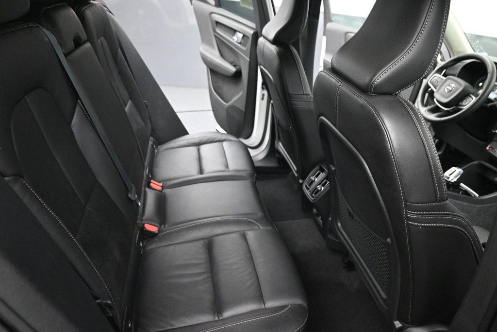 Used 2023 Volvo XC40 B4 Ultimate FWD image 18