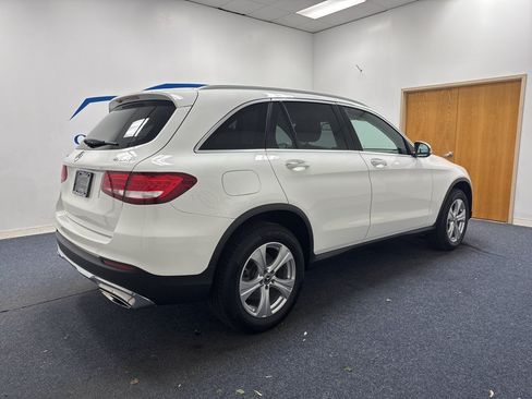 Used 2018 Mercedes-Benz GLC 300 4MATIC image 3