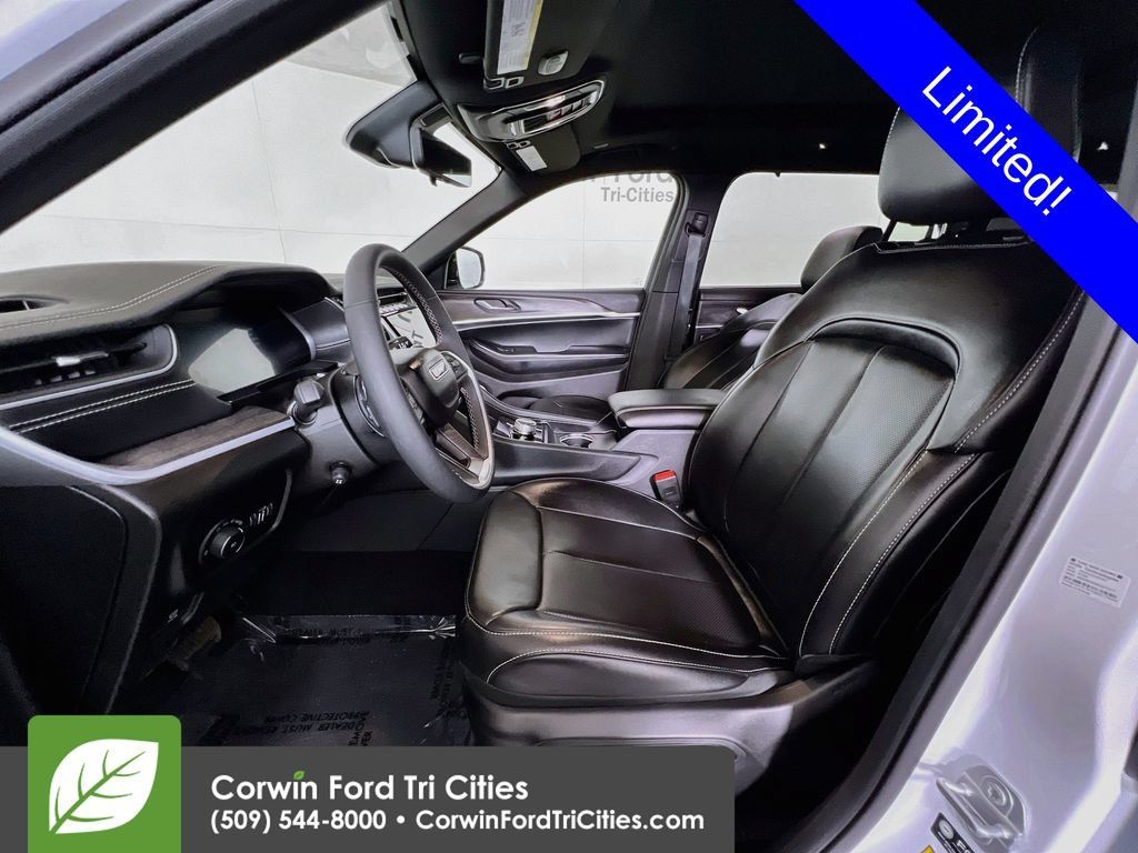 Used 2025 Jeep Grand Cherokee L Limited w/ Luxury Tech Group II AWD/4WD image 26