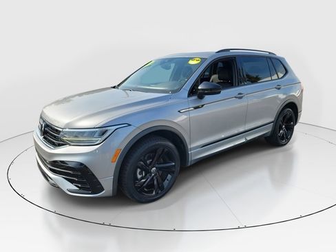 Certified 2023 Volkswagen Tiguan SE R-Line image 34