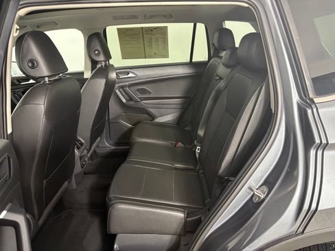 Used 2019 Volkswagen Tiguan SE w/ Panoramic Sunroof Package AWD/4WD image 12