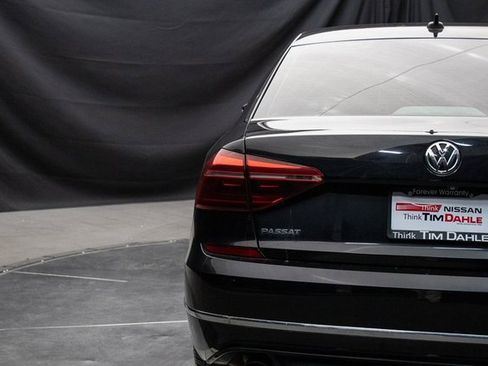 Used 2018 Volkswagen Passat 2.0T R-Line image 12