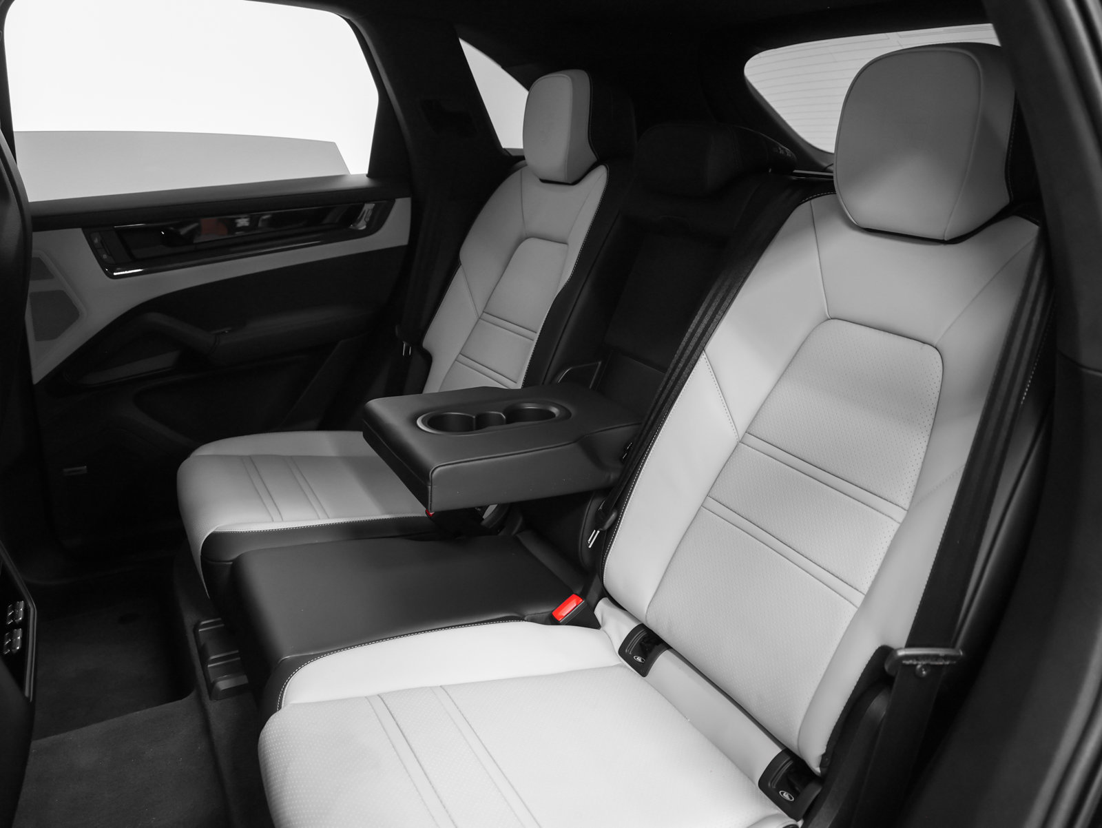 Certified 2026 Porsche Cayenne GTS AWD/4WD image 45