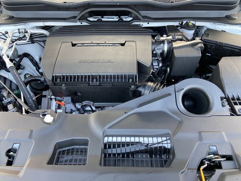 New 2025 Honda Pilot Sport image 14