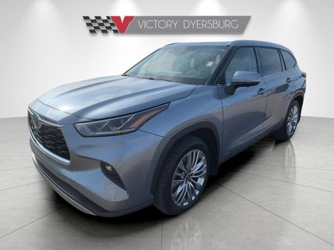 Used 2024 Toyota Highlander Platinum image 4