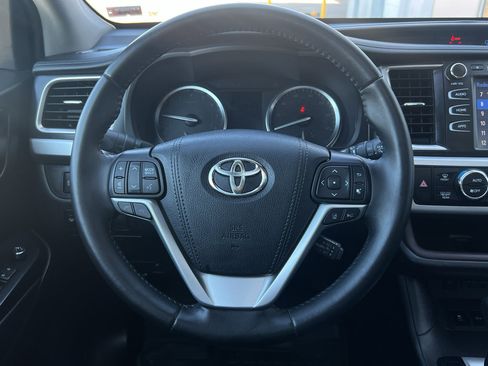 Used 2019 Toyota Highlander XLE image 20