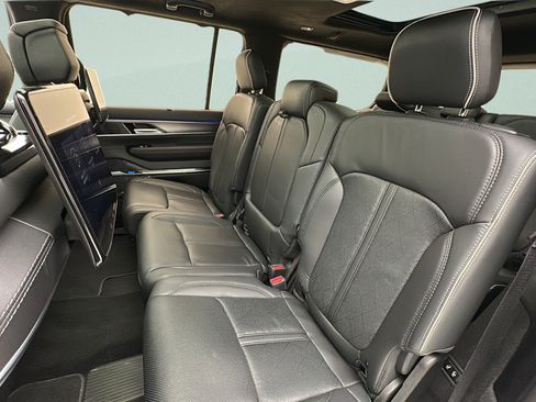 Used 2023 Jeep Grand Wagoneer Series II AWD/4WD image 11