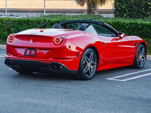 Used 2016 Ferrari California T image 6