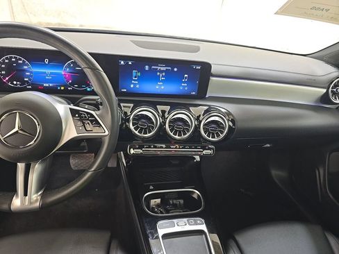 Used 2025 Mercedes-Benz CLA 250 4MATIC image 11