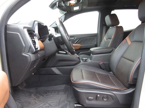 Used 2023 GMC Canyon AT4 w/ LPO, Sports Bar Package AWD/4WD image 13