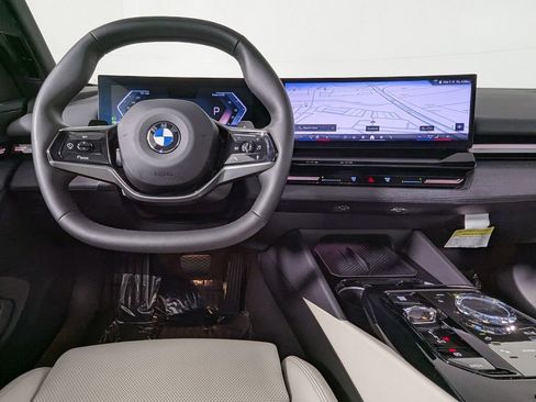 Used 2025 BMW 530i xDrive w/ Executive Package image 19