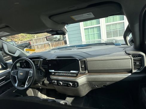 Used 2025 Chevrolet Silverado 2500 LT image 11