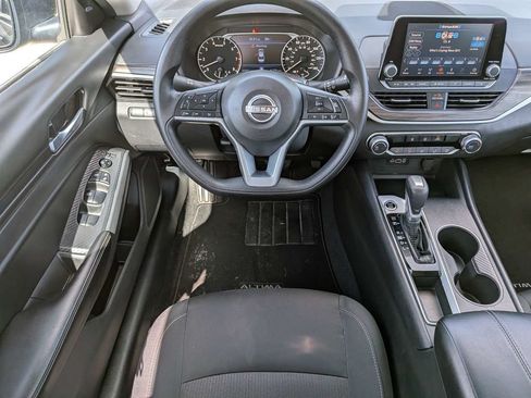 Used 2025 Nissan Altima 2.5 SV FWD image 17