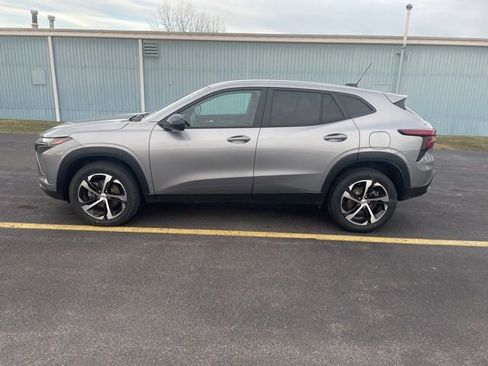 Used 2024 Chevrolet Trax RS w/ Driver Confidence Package image 5