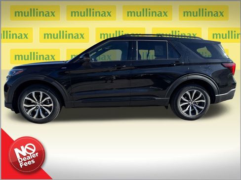 New 2026 Ford Explorer ST-Line image 2