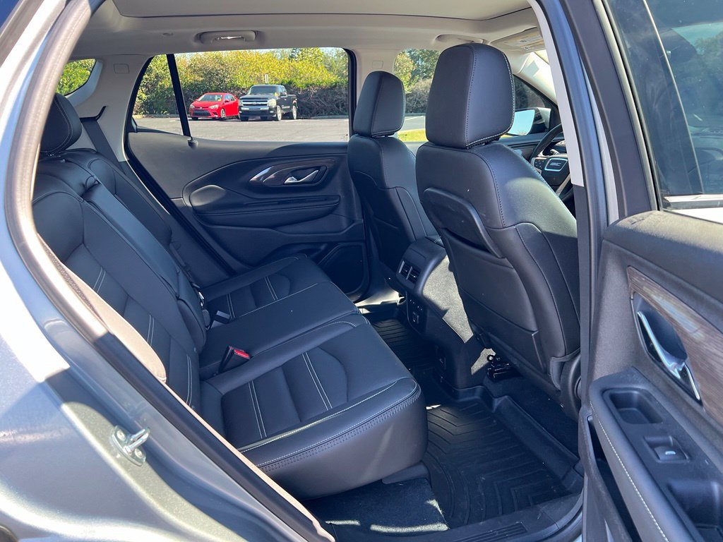 Used 2024 GMC Terrain Denali w/ Denali Premium Package AWD/4WD image 11