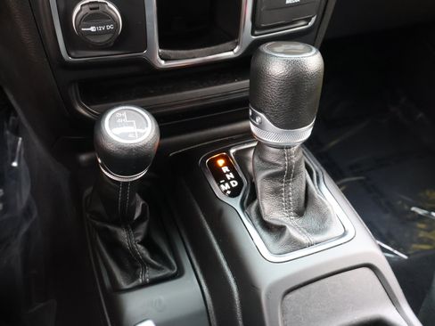 Used 2024 Jeep Wrangler Sport AWD/4WD image 24