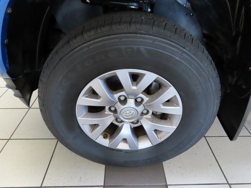 Used 2018 Toyota Tacoma SR5 image 16