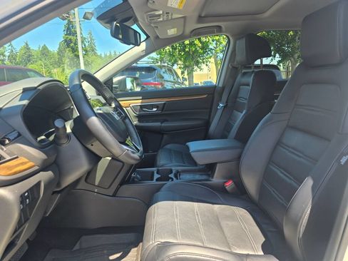 Used 2018 Honda CR-V Touring image 3