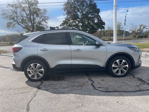 Used 2023 Ford Escape Platinum image 35