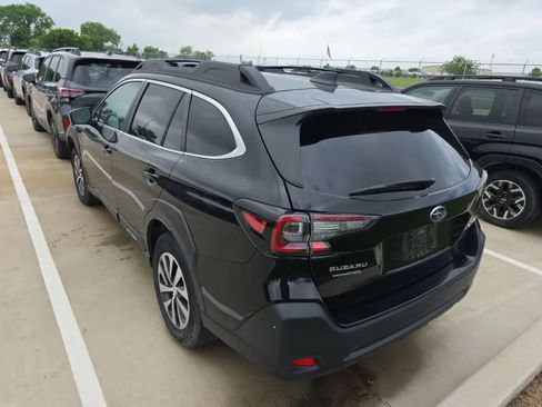 Used 2025 Subaru Outback Premium AWD/4WD image 2