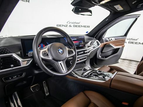 Used 2025 BMW X7 M60i AWD/4WD image 23