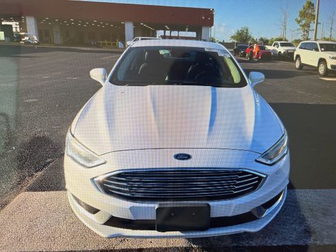 Used 2018 Ford Fusion SE w/ Equipment Group 602A image 11